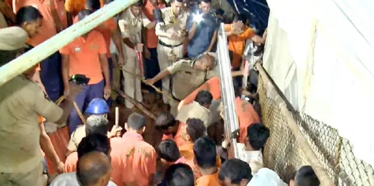 विशाखापट्टनम में बड़ा हादसा: चंदनोत्सवम उत्सव के दौरान मंदिर की दीवार ढही, 8 श्रद्धालुओं की दर्दनाक मौत