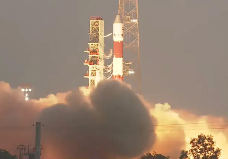 ISRO को झटका: PSLV-C61 मिशन तीसरे चरण में फेल, EOS-09 उपग्रह तय कक्षा तक नहीं पहुंचा