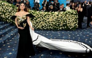 कियारा आडवाणी ने MET GALA 2025 में बेबी बंप के साथ किया शानदार डेब्यू!