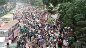 खालिदा जिया स्वदेश लौट रही हैं, ढाका में उनके स्वागत के लिए उमड़ा जनसैलाब