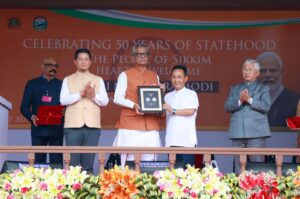 स्वर्णिम सिक्किम: राज्य की 50वीं वर्षगांठ पर जारी हुआ 50 रुपये का चांदी का सिक्का और स्मारक डाक टिकट