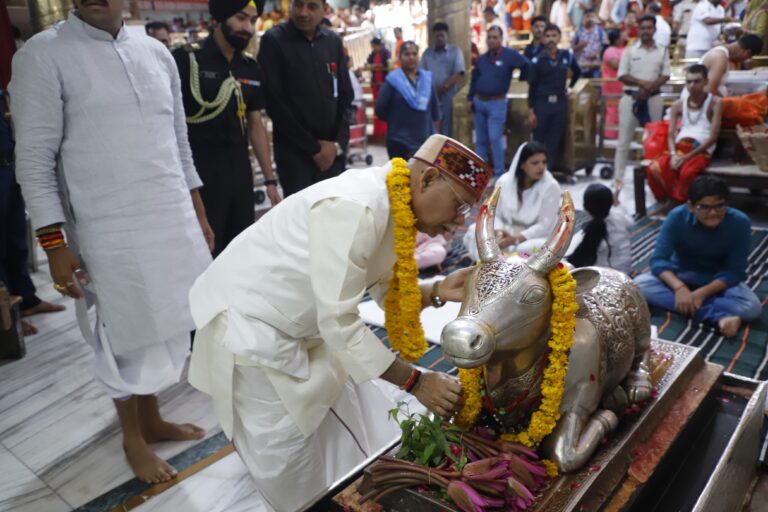 महाकाल की नगरी पहुंचे हिमाचल के राज्यपाल, भस्मारती में बोले – बाबा का बुलावा आया था