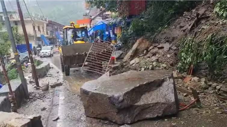 Heavy Rain in Uttarakhand: चारधाम यात्रा प्रभावित, कई मार्गों पर मलबा गिरने से यात्री फंसे