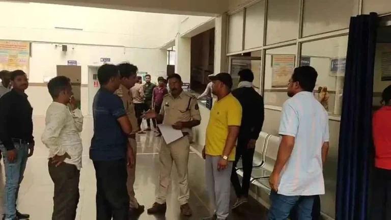 तेज रफ्तार कार ने दो बाइकों को मारी टक्कर, युवती समेत तीन की दर्दनाक मौत, एक घायल
