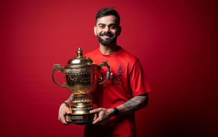 “मुझे 18 साल इंतजार करवाया, लेकिन ये पल हर जद्दोजहद के लायक है” — IPL ट्रॉफी जीतकर विराट कोहली हुए बेहद इमोशनल
