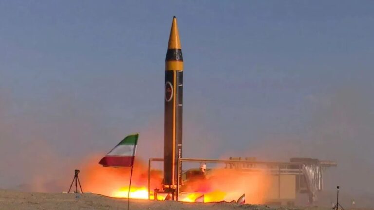 IRAN का बड़ा पलटवार: अमेरिकी एयरस्ट्राइक के बाद इजरायल पर दागीं 30 से ज्यादा मिसाइलें, यरुशलम से तेल अवीव तक दहशत