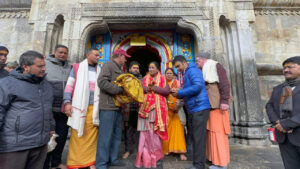 दिल्ली की मुख्यमंत्री रेखा गुप्ता परिवार के साथ केदारनाथ धाम पहुंचीं, देश-प्रदेश की खुशहाली के लिए की पूजा-अर्चना