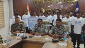 सुकमा में दहाड़े नक्सलियों का बड़ा झुका; 16 नक्सली, जिसमें दो हार्डकोर, ने किया आत्मसमर्पण
