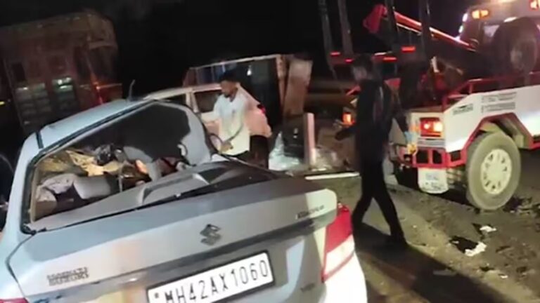 पुणे में दिल दहला देने वाला हादसा: तेज रफ्तार कार ने पिकअप को मारी टक्कर, 8 लोगों की मौके पर मौत