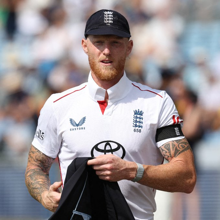 Anderson-Tendulkar Trophy: अहमदाबाद विमान हादसे के शोक में काली पट्टियों के साथ उतरे खिलाड़ी, मैच से पहले रखा गया मौन