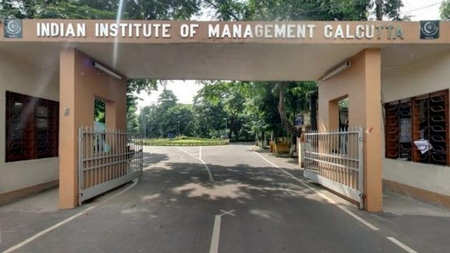 IIM-कलकत्ता हॉस्टल में कथित दुष्कर्म का मामला गर्माया, 9 सदस्यीय SIT करेगी गहन जांच