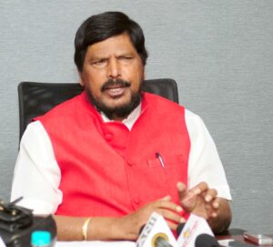 छत्तीसगढ़ पहुंचे केंद्रीय मंत्री रामदास आठवले बोले— प्राथमिक कक्षाओं में क्षेत्रीय भाषा को मिले प्राथमिकता, कांग्रेस पर भी जमकर किया वार